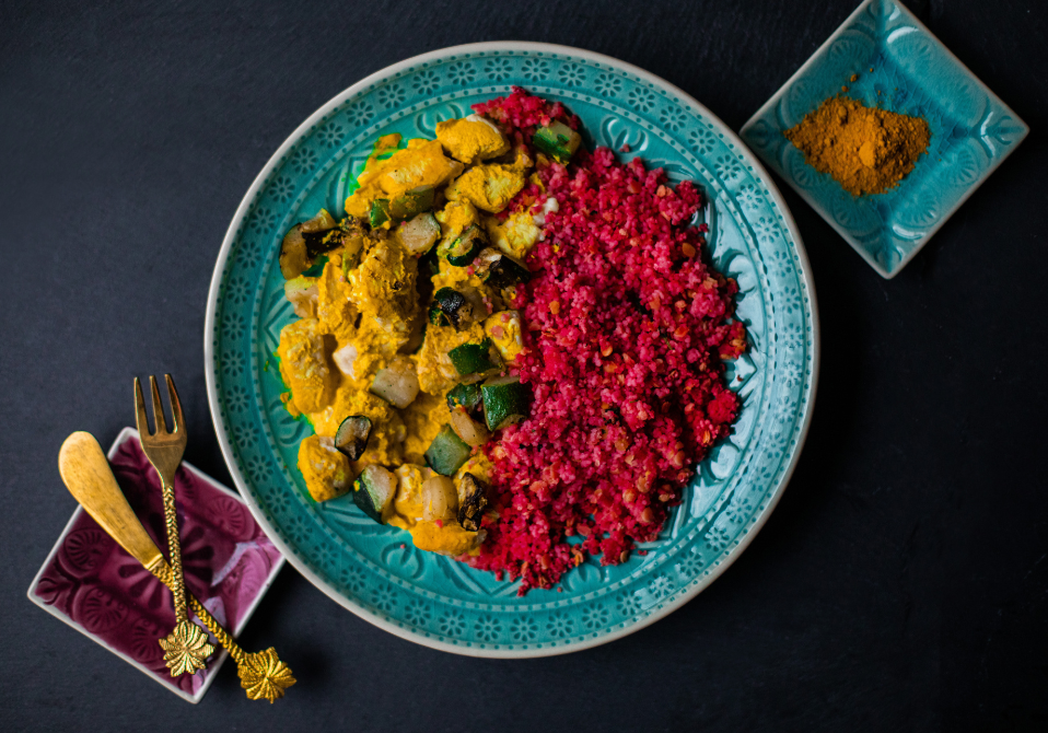 Couscous rouge au poulet et courgettes